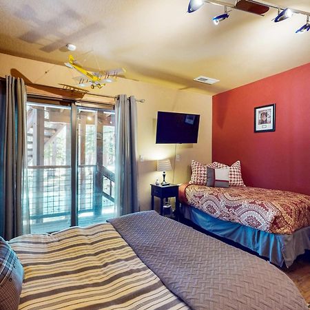 Tastefully-Updated, Classic Tahoe Family Home Truckee Exteriör bild