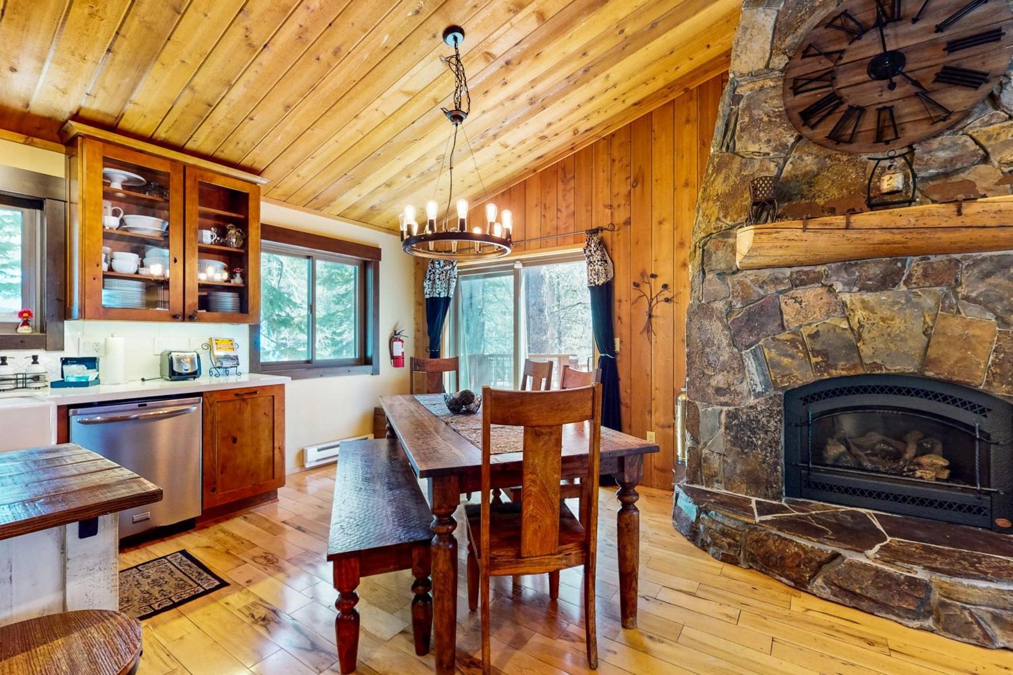 Tastefully-Updated, Classic Tahoe Family Home Truckee Exteriör bild