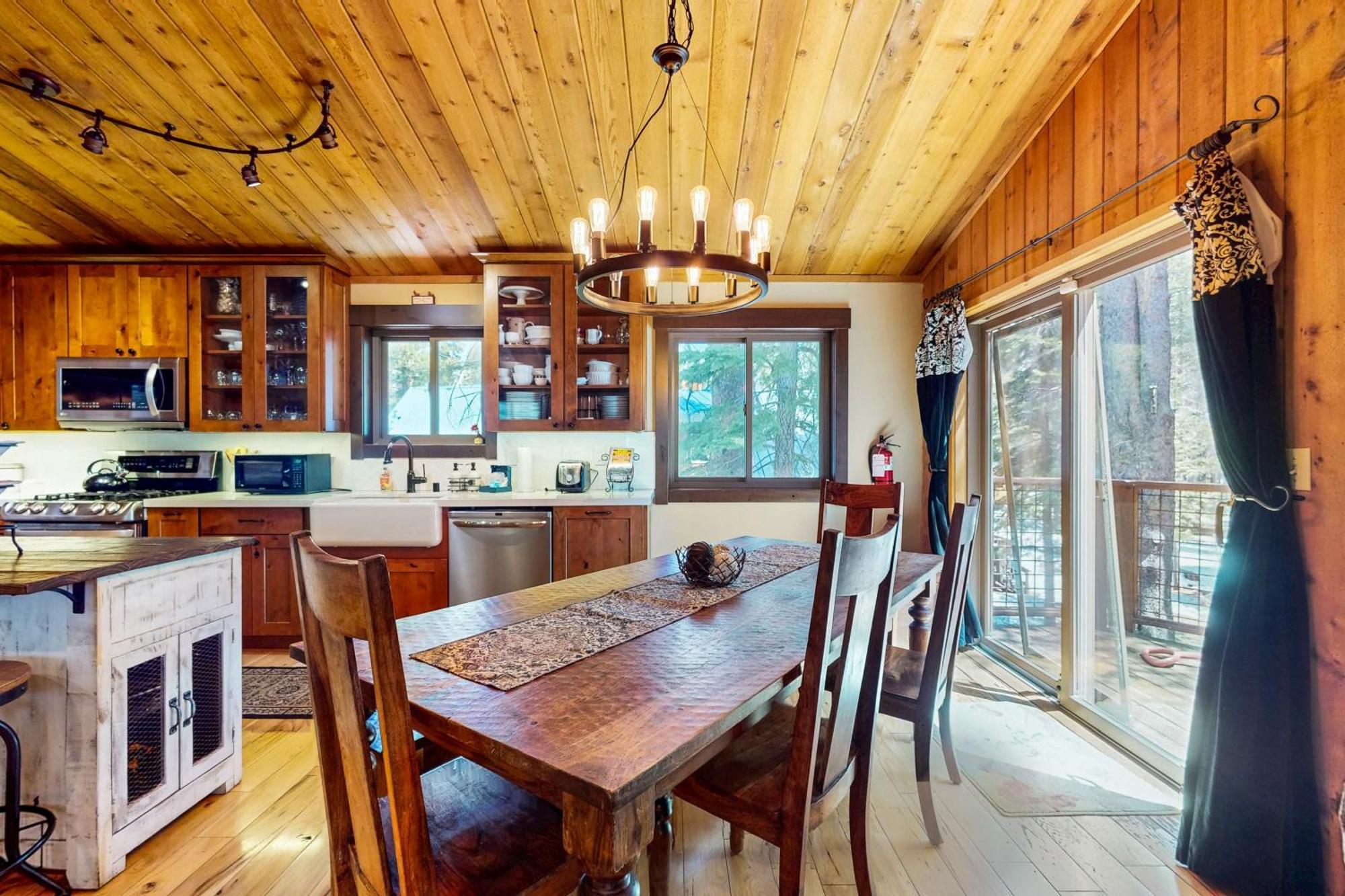 Tastefully-Updated, Classic Tahoe Family Home Truckee Exteriör bild