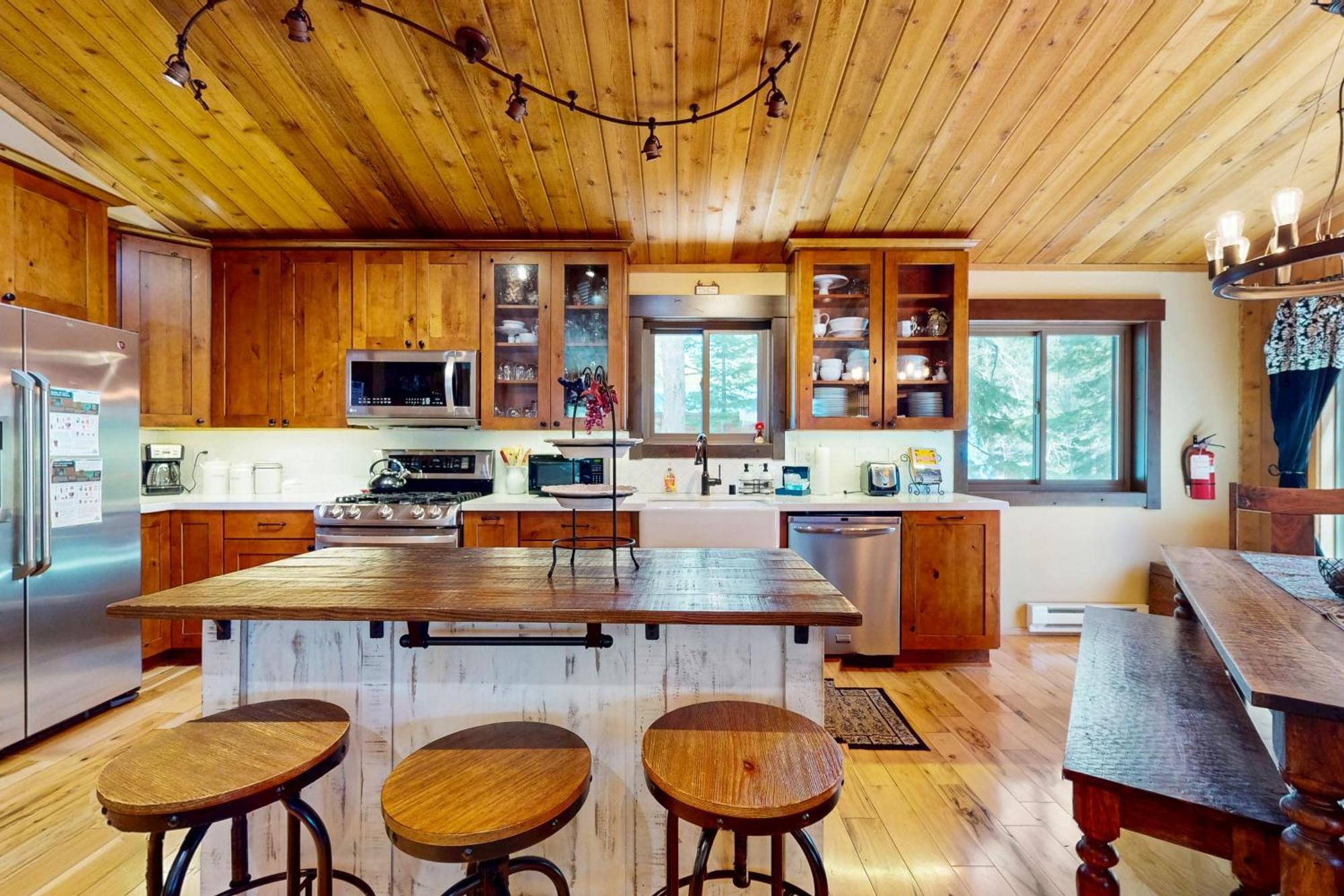 Tastefully-Updated, Classic Tahoe Family Home Truckee Exteriör bild